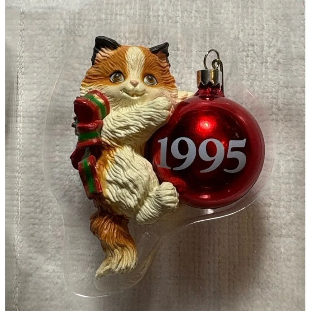 Carlton Cards Heirloom Purr-Fect Holidays 1995‎ Christmas Ornament